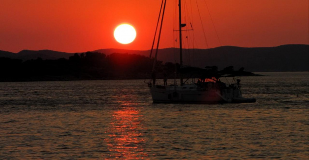 Wakacyjne wspomnienie .... #podróże #wakacje #urlop #ZachódSłońca #Chorwacja #jacht #morze #woda #imprezy #CZARNYRYCERZ