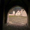 Czerwony Klasztor na Słowacji niestety tylko dziedziniec za późno dotarlismy żeby więcej zobaczyć ...http://pl.wikipedia.org/wiki/Czerwony_Klasztor_(klasztor)