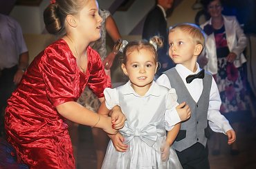 Na weselu wszyscy się bawią #dzieci #wesele #zabawa