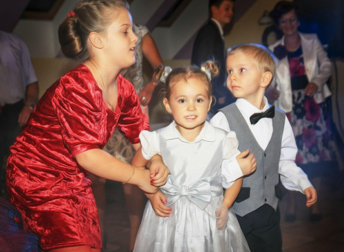 Na weselu wszyscy się bawią #dzieci #wesele #zabawa