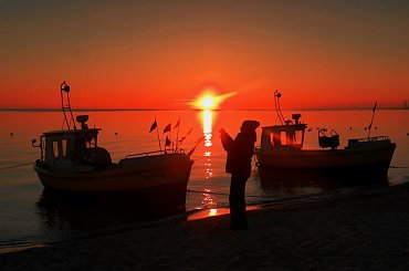 Poranny połów ...widoków #morze #kuter #wschód #sea #sunrise #FishingBoat