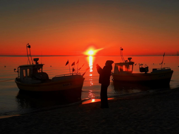 Poranny połów ...widoków #morze #kuter #wschód #sea #sunrise #FishingBoat