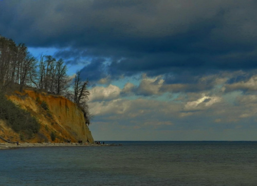 'Czekaj, Wodo zachłanna, już do ciebie schodzę - Brzeg' #klif #cliff #morze #sea #Bałtyk #Baltic