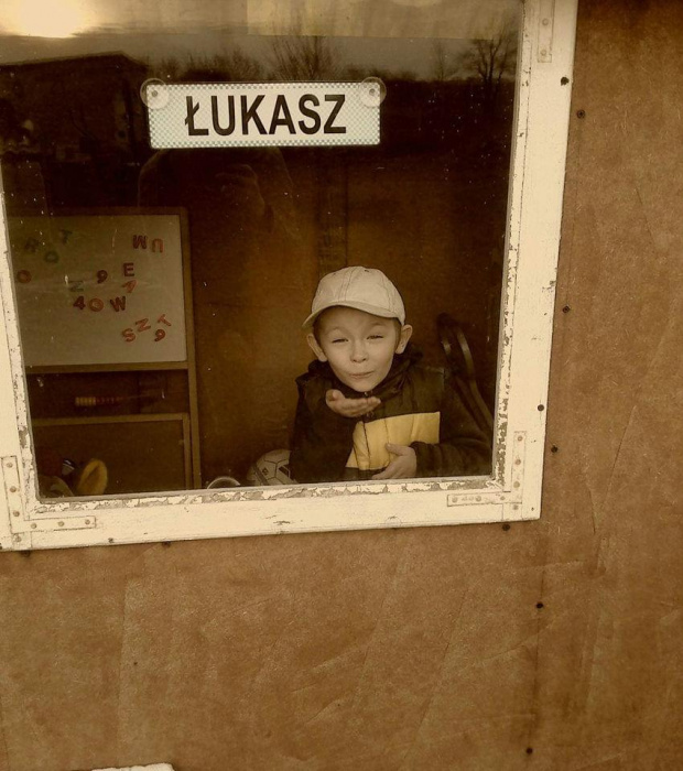 Łukasz - Jestes jak kinder niespodzianka..z wierzchu taki słodki że aż chcę Cie zjeść a wewnątrz wciąż pełen niespodzianek:)