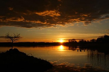 #jezioro #chmury #słońce #zachód #wieczór #niebo